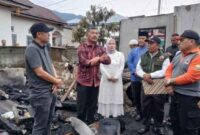 Bupati Monadi dan TP-PKK Serahkan Bantuan untuk Korban Kebakaran di Pendung Hilir