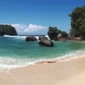 Pantai Licin, Malang (Foto: Traveloka)