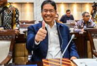 Menteri Keuangan Purbaya Yudhi Sadewa bersiap mengikuti rapat kerja bersama Komisi XI DPR di Kompleks Parlemen, Senayan, Jakarta, Selasa (30/9/2025). ANTARA FOTO/Rivan Awal Lingga/tom.