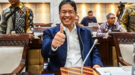 Menteri Keuangan Purbaya Yudhi Sadewa bersiap mengikuti rapat kerja bersama Komisi XI DPR di Kompleks Parlemen, Senayan, Jakarta, Selasa (30/9/2025). ANTARA FOTO/Rivan Awal Lingga/tom.