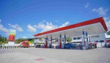 Aktivitas kendaraan mengisi bahan bakar SPBU Pertamina di Makassar (Foto: Dok Pertamina Patra Niaga Salawesi)