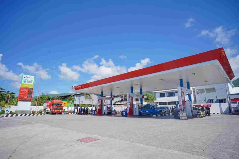Aktivitas kendaraan mengisi bahan bakar SPBU Pertamina di Makassar (Foto: Dok Pertamina Patra Niaga Salawesi)