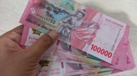 Lembaran uang rupiah nominal Rp100.000 bergambar tari tradisional (Foto: RRI/Magdalena Krisnawati)