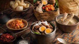 Kuliner Jalanan Terpopuler di Yogyakarta yang Wajib Dicoba Wisatawan  (Foto: indonesiakaya)