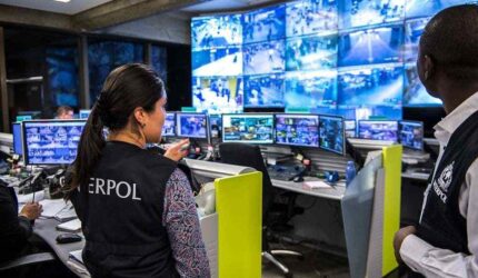 Interpol kini tengah memproses pengajuan Red Notice terhadap Riza Chalid dan Jurist Tan. Terlebih, keduanya telah berstatus stateless (non-kewarganegaraan), setelah paspor keduanya dicabut