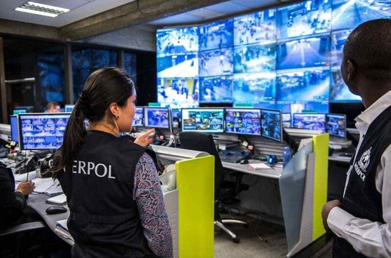 Interpol kini tengah memproses pengajuan Red Notice terhadap Riza Chalid dan Jurist Tan. Terlebih, keduanya telah berstatus stateless (non-kewarganegaraan), setelah paspor keduanya dicabut. (Foto: NCB Interpol)