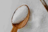 Ilustrasi butiran garam halus yang memiliki kandungan yodium penting untuk menjaga fungsi tiroid dan mencegah gangguan kesehatan (Foto: Pexel)