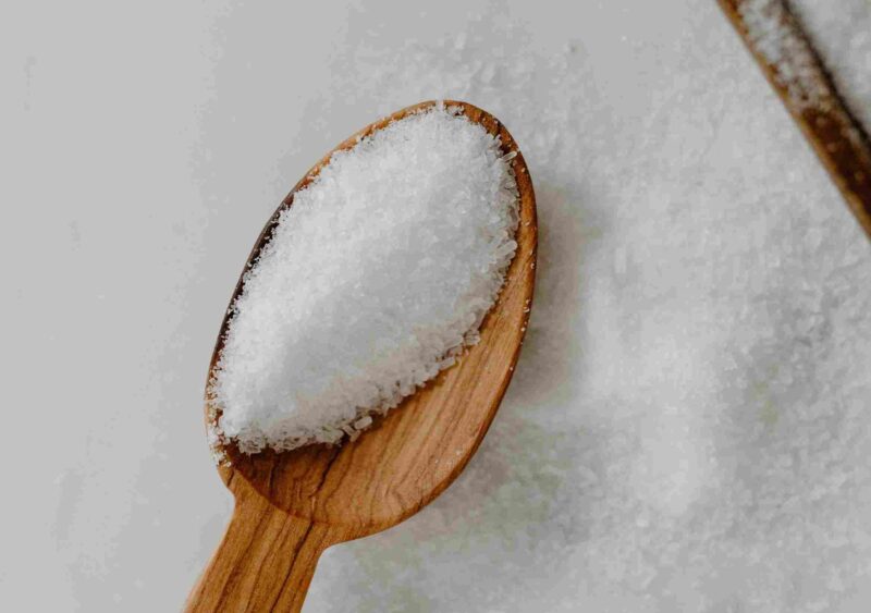 Ilustrasi butiran garam halus yang memiliki kandungan yodium penting untuk menjaga fungsi tiroid dan mencegah gangguan kesehatan (Foto: Pexel)