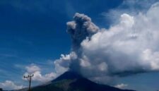 Gunung Lewotobi Laki-Laki Erupsi, Kolom Abu Capai 3.000 Meter (Foto: PVMBG)