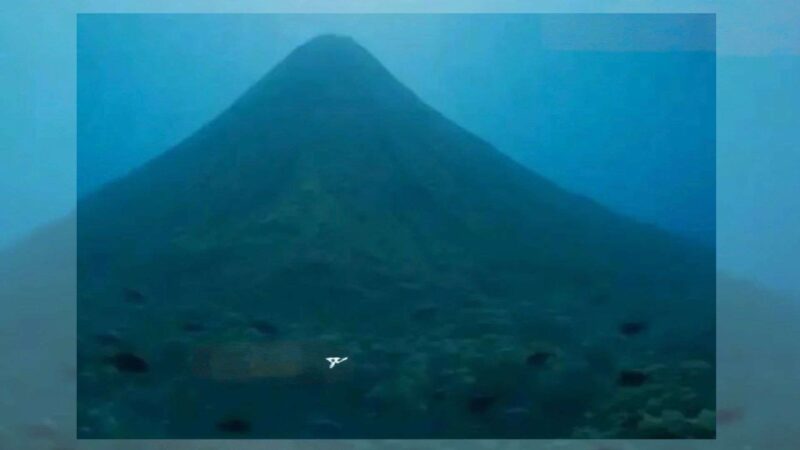 Gunung yang lebih tinggi dari Everest (8840 meter), Mauna Kea (10.210 meter) merupakan gunung bawah laut yang terletak di Kepulauan Hawaii, Amerika Serikat (Foto: tangkapan layar akun TikTok @agus8734)