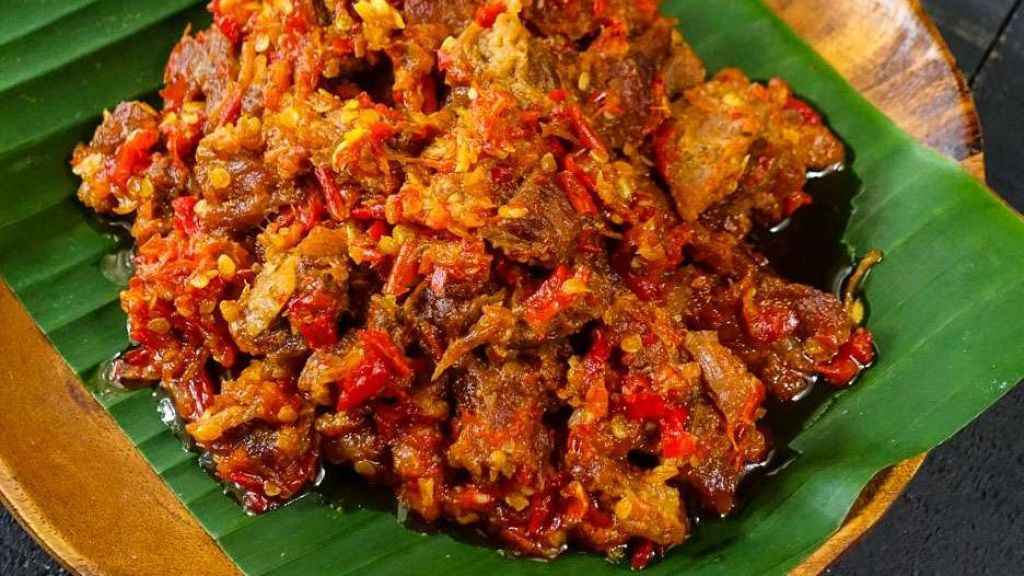 Oseng mercon pedas khas Yogyakarta dengan cabai melimpah