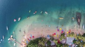 Pantai Carocok (Foto: kompas)
