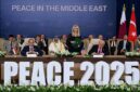 Presiden Prabowo Subianto (berkas abu-abu) menyaksikan proses penandatanganan Perjanjian Perdamaian dan Penghentian Perang di Gaza oleh Presiden AS donald Trump dan Presiden Republik Turkiye Recep Teyyep Erdogan, serta Presiden Republik Arab Mesir Abdel Fatah El-Sisi, pada Senin (13/10/2025). (Foto: Biro Pers Setpres)
