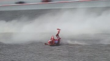 Tangkapan layar saat Marc Marquez terjatuh (Foto: Google)