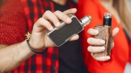 Ilustrasi orang memegang vape atau rokok elektrik (Foto: Freepik)