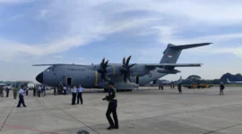 Pesawat Airbus A400M dengan nomor A4001 milik TNI AU tiba di Base Ops Halim Perdanakusuma pada Senin (3/11/2025). (Foto: Luthfi Humam/kumparan)
