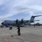 Pesawat Airbus A400M dengan nomor A4001 milik TNI AU tiba di Base Ops Halim Perdanakusuma pada Senin (3/11/2025). (Foto: Luthfi Humam/kumparan)