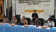 Konferensi pers terkait hasil penyidikan tudingan ijazah palsu Jokowi di Mapolda Metro Jaya Jumat (7/11). (Foto: Abid Raihan/kumparan)