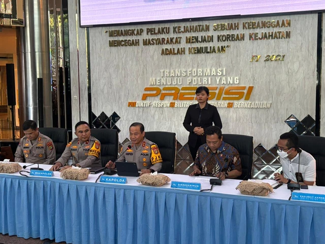 Konferensi pers terkait hasil penyidikan tudingan ijazah palsu Jokowi di Mapolda Metro Jaya Jumat (7/11). (Foto: Abid Raihan/kumparan)