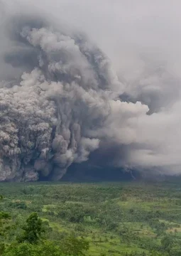 Status Gunung Semeru Kembali Dinaikkan, Kini Berada di Level Awas