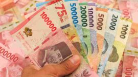 Ulasan Jujur Aplikasi JadiDuit 2025: Misi Download Mudah, Langsung Cair ke DANA dan E-Wallet  (Shutterstock/devmograph)