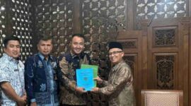 Walikota Kota Sungai Penuh Alfin bersama Kemendikdasmen dan jajaran Dinas Pendidikan (Foto: Istimewa)