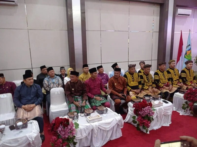 Bupati Kerinci Monadi Hadiri Paripurna HUT Kota Sungai Penuh Ke 17 (Foto Dok : Roli/koridornews)