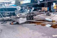 Tiang Listrik di Bungo Patah Tertimpa Pohon Tumbang, Pasokan Listrik Terganggu