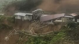 Longsor Puncak KM 13 Sungai Penuh: Satu Bangunan Ambruk, Akses Jalan Rawan (Foto: Istimewa)