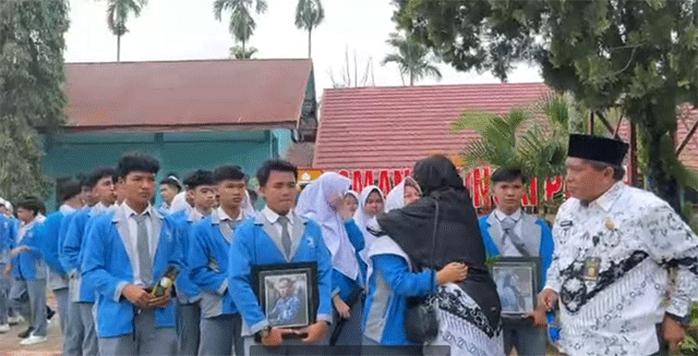 Hari Guru Nasional Penuh Haru: SMA 1 Sungai Penuh Kenang Dua Pendidik Teladan yang Berpulang (Foto: albrita)