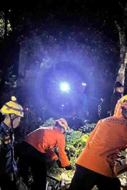 Longsor Maut Cilacap: 21 Warga Hilang, Evakuasi di Majenang Hadapi Tantangan Berat