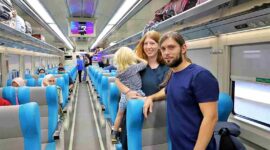 Pasangan wisman di dalam kereta api (Foto: KAI)