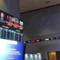 Papan elektronik berisi informasi indeks harga saham di Bursa Efek Indonesia (Foto: RRI / Magdalena Krisnawati)