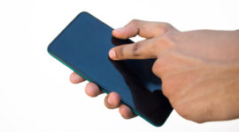 Mengganti LCD smartphone kini jadi kebutuhan mendesak bagi banyak pengguna, terutama di era selfie dan scroll tanpa henti.