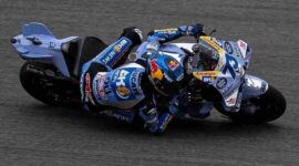 Pembalap Gresini Racing Alex Marquez saat memacu kendaraannya pada sesi practice MotoGP Portugal 2025 di Sirkuit Algarve, Jumat (7/11/2025) malam WIB (Foto: Instagram @gresiniracing)