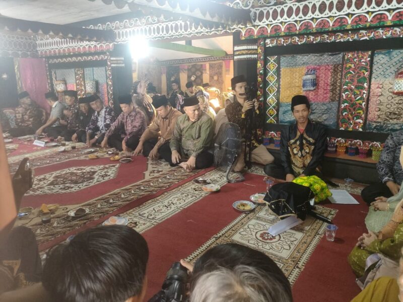 Rumah Larik Dusun Baru Sungai Penuh: Menjaga Ukiran Leluhur di Jantung Kota