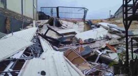 Bangunan di Koja Mendadak Ambruk, Lima Kendaraan Ringsek Tertimpa Reruntuhan (Foto: Metrotvnews.com/Yurike)