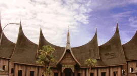 Mengenal Rumah Gadang, Ikon Budaya Minangkabau dan Ragam Jenisnya (Foto: masbidin)
