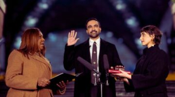 Makna Mendalam Al-Qur'an Abad ke-18 dalam Pelantikan Walikota Zohran Mamdani (Foto Amir Hamja/AFP/medcom).