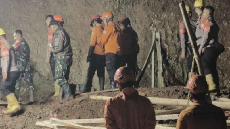 Duka di Balik Proyek Ilegal: Empat Nyawa Melayang Akibat Longsor Jatinangor (Foto: ANTARA/Ilham Nugraha/medcom).
