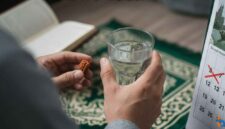 Sengaja Batalkan Puasa Ramadhan Tanpa Udzur? Simak Hukum dan Cara Menebusnya (Foto:AI)