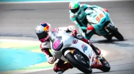 Pembalap Indonesia, Veda Ega Pratama, saat memacu motornya di sesi latihan bebas Moto3 Brasil 2026, Jumat (20/3/2026). (Dok. Honda Team Asia)