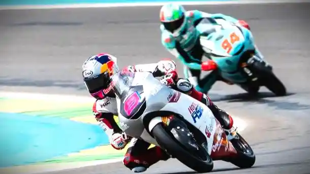 Pembalap Indonesia, Veda Ega Pratama, saat memacu motornya di sesi latihan bebas Moto3 Brasil 2026, Jumat (20/3/2026). (Dok. Honda Team Asia)
