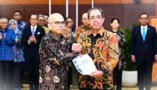 Sekretaris Jenderal Kementerian Keuangan Robert Leonard Marbun (kanan). (Dok Kemenkeu)