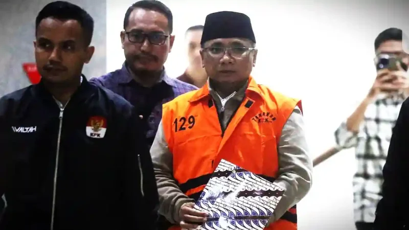 Mantan Menteri Agama, Yaqut Cholil Qoumas, saat dibawa menuju mobil tahanan di Gedung Merah Putih Komisi Pemberantasan Korupsi (KPK), Jakarta, Kamis (12/3/2026). (Liputan6.com)