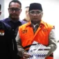 Mantan Menteri Agama, Yaqut Cholil Qoumas, saat dibawa menuju mobil tahanan di Gedung Merah Putih Komisi Pemberantasan Korupsi (KPK), Jakarta, Kamis (12/3/2026). (Liputan6.com)