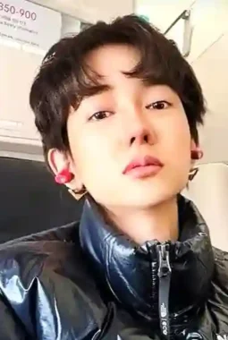 Lucinta Luna Tampil Beda dengan Rambut Pendek, Wajah Natural Bikin Pangling