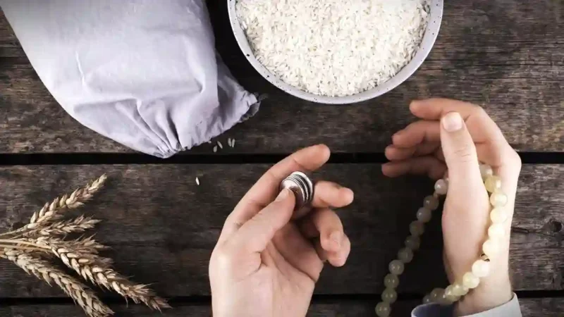 Ilustrasi zakat penghasilan. (Foto: freepik)