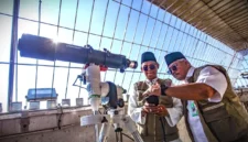 Pemantauan Hilal oleh Petugas. (Merdeka.com)