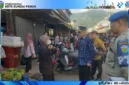 Wakil Wali Kota Sungai Penuh, Azhar Hamzah, didampingi Sekretaris Daerah Alpian, saat melaksanakan kegiatan penataan dan penertiban di Pasar Tanjung Bajure pada Kamis pagi. (Diskominfo)
